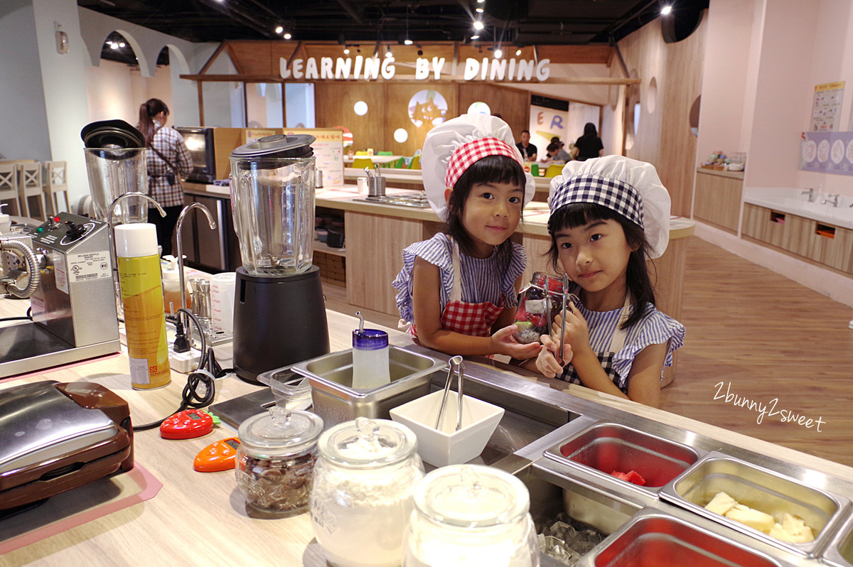 [台中。親子餐廳] 小食課 Little Diner 親子友善廚房～PIZZA、鬆餅、鮮果汁，自己的餐點自己做～注重食育、採用產銷履歷完整新鮮優質食材做美味料理的高質感親子餐廳 (玩劇島旁) @兔兒毛毛姊妹花