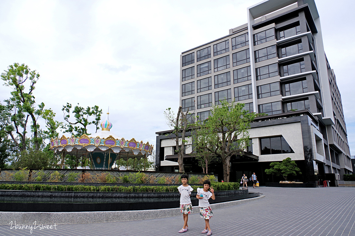 【新悦花園酒店】嘉義親子飯店推薦｜旋轉木馬、泳池、兒童遊戲室，親子住宿首選 @兔兒毛毛姊妹花