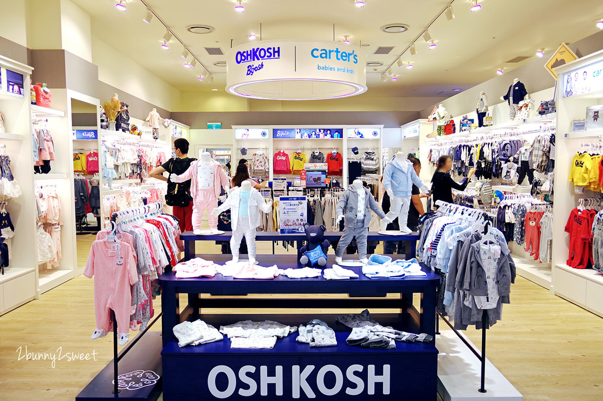 [童裝。穿搭] 美國百年童裝品牌 OshKosh B’gosh～經典吊帶褲、吊帶裙、logo 外套和上衣，打造兒童舒適又有型的美式休閒時尚穿搭 @兔兒毛毛姊妹花