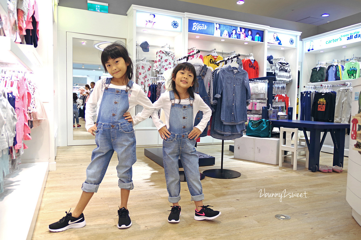 [童裝。穿搭] 美國百年童裝品牌 OshKosh B’gosh～經典吊帶褲、吊帶裙、logo 外套和上衣，打造兒童舒適又有型的美式休閒時尚穿搭 @兔兒毛毛姊妹花
