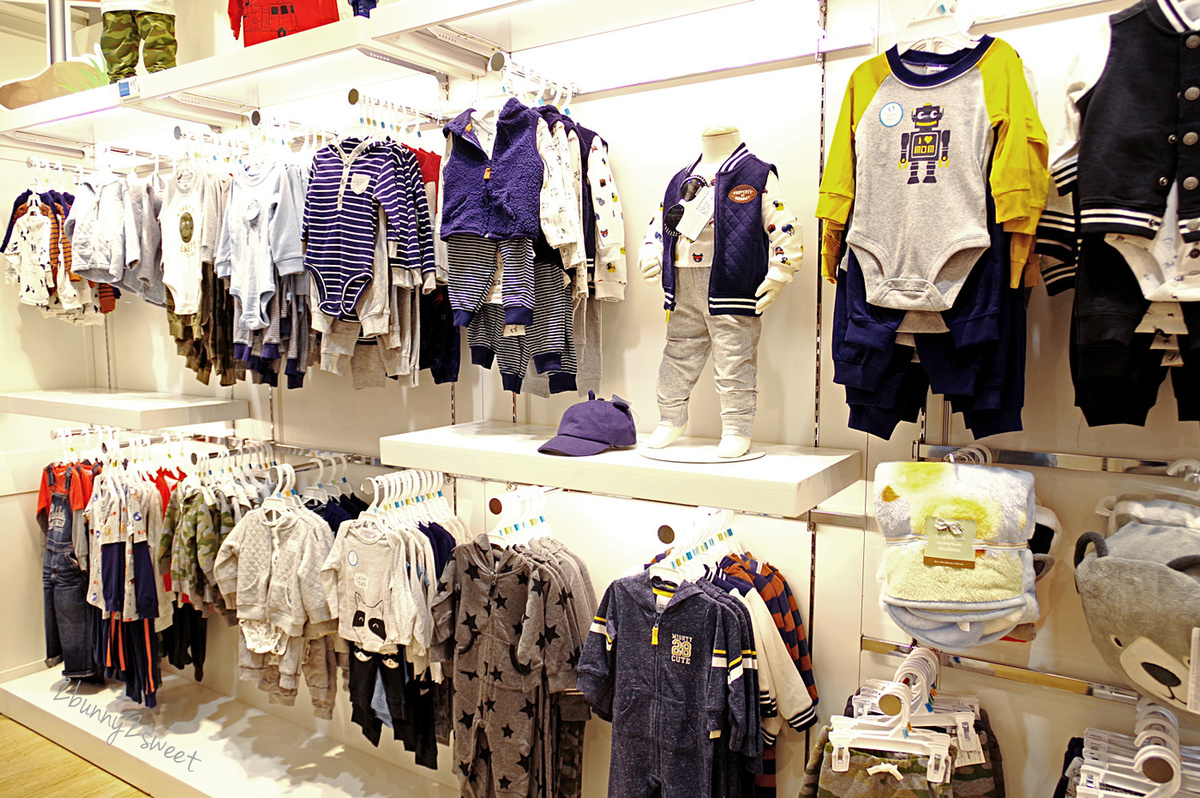 [童裝。穿搭] 美國百年童裝品牌 OshKosh B’gosh～經典吊帶褲、吊帶裙、logo 外套和上衣，打造兒童舒適又有型的美式休閒時尚穿搭 @兔兒毛毛姊妹花