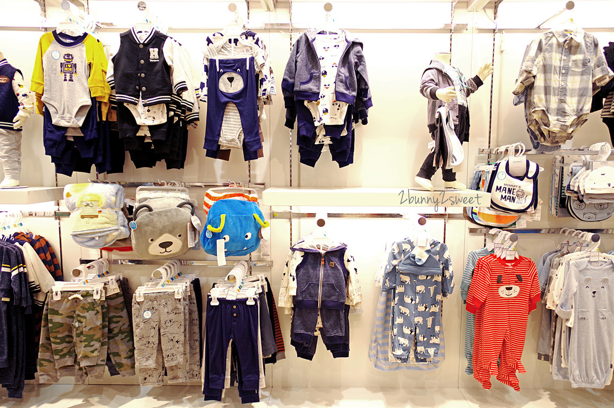 [童裝。穿搭] 美國百年童裝品牌 OshKosh B’gosh～經典吊帶褲、吊帶裙、logo 外套和上衣，打造兒童舒適又有型的美式休閒時尚穿搭 @兔兒毛毛姊妹花
