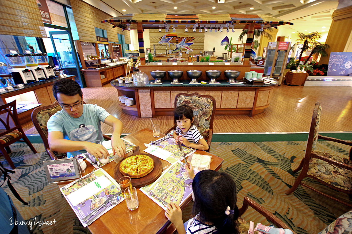 台東親子飯店》娜路彎大酒店～擁有鹹水養生泳池、室內溫泉水療池、兒童滑梯戲水池、兒童遊戲室的高 C/P 值老字號五星級飯店｜豪華親子房｜台東住宿推薦 @兔兒毛毛姊妹花