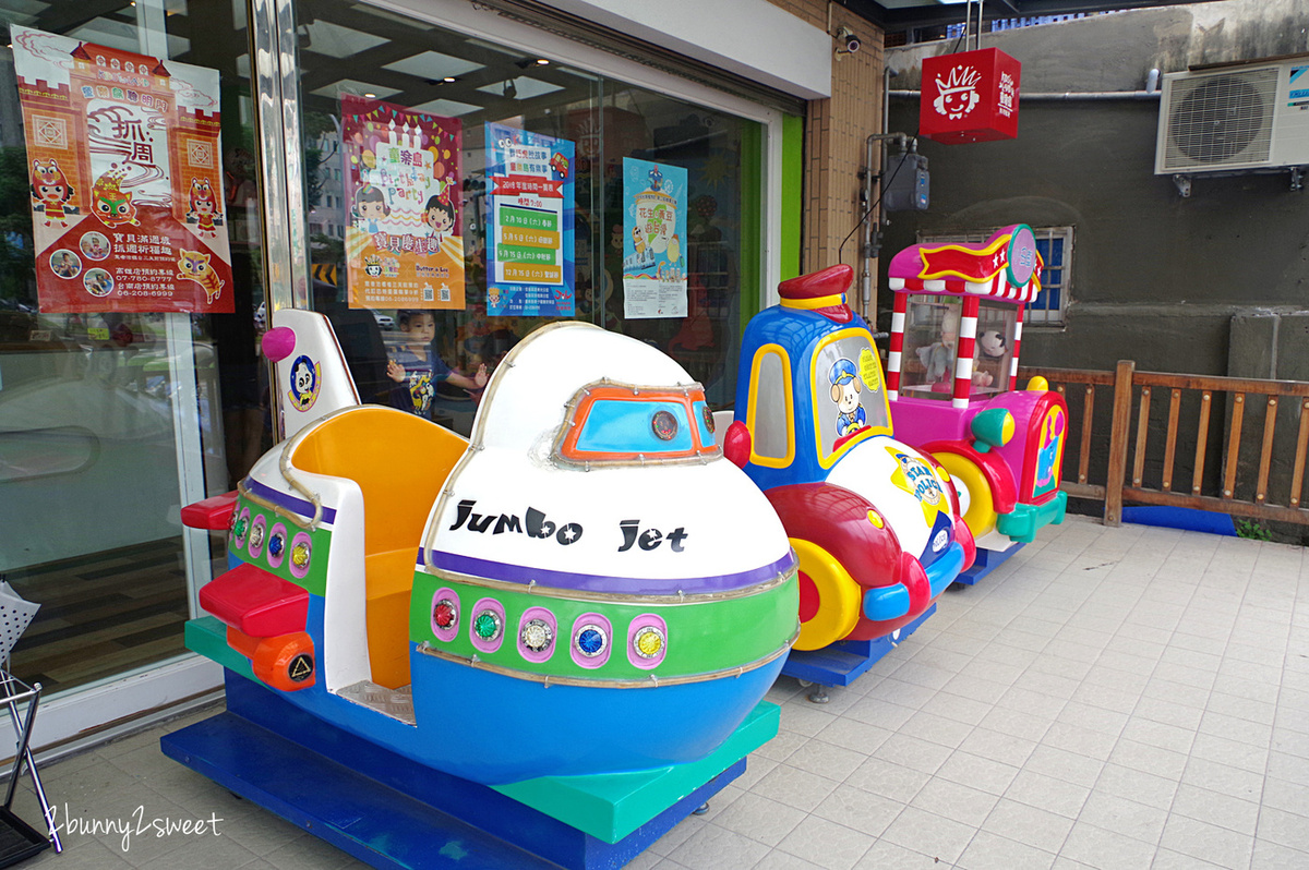 [台南。親子餐廳] 童樂島親子餐廳 府城店~溜滑梯球池、大沙坑、積木、軌道車、家家酒…只要用餐就可以免費不限時暢玩二三樓獨立遊戲區｜室內樂園｜室內景點｜雨天景點 @兔兒毛毛姊妹花