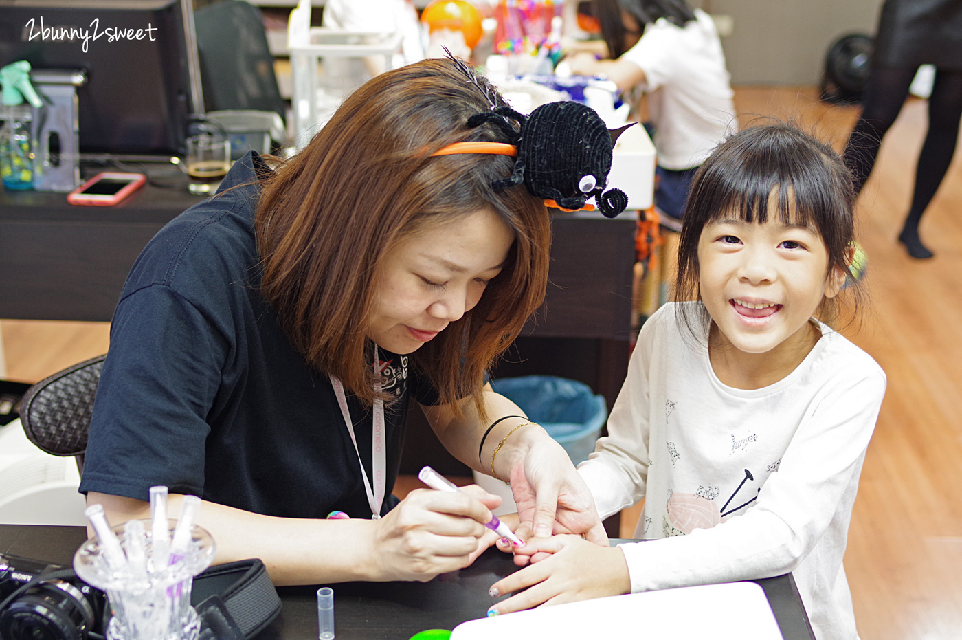 [台北。親子手作] 彩糖貝貝 bebe’ caramelo 親子珠寶美甲課程～小女孩變身美甲師，自己創作閃亮亮又華麗的日式光療美甲｜兒童珠寶手作 DIY｜粉絲報名折 100 元 @兔兒毛毛姊妹花