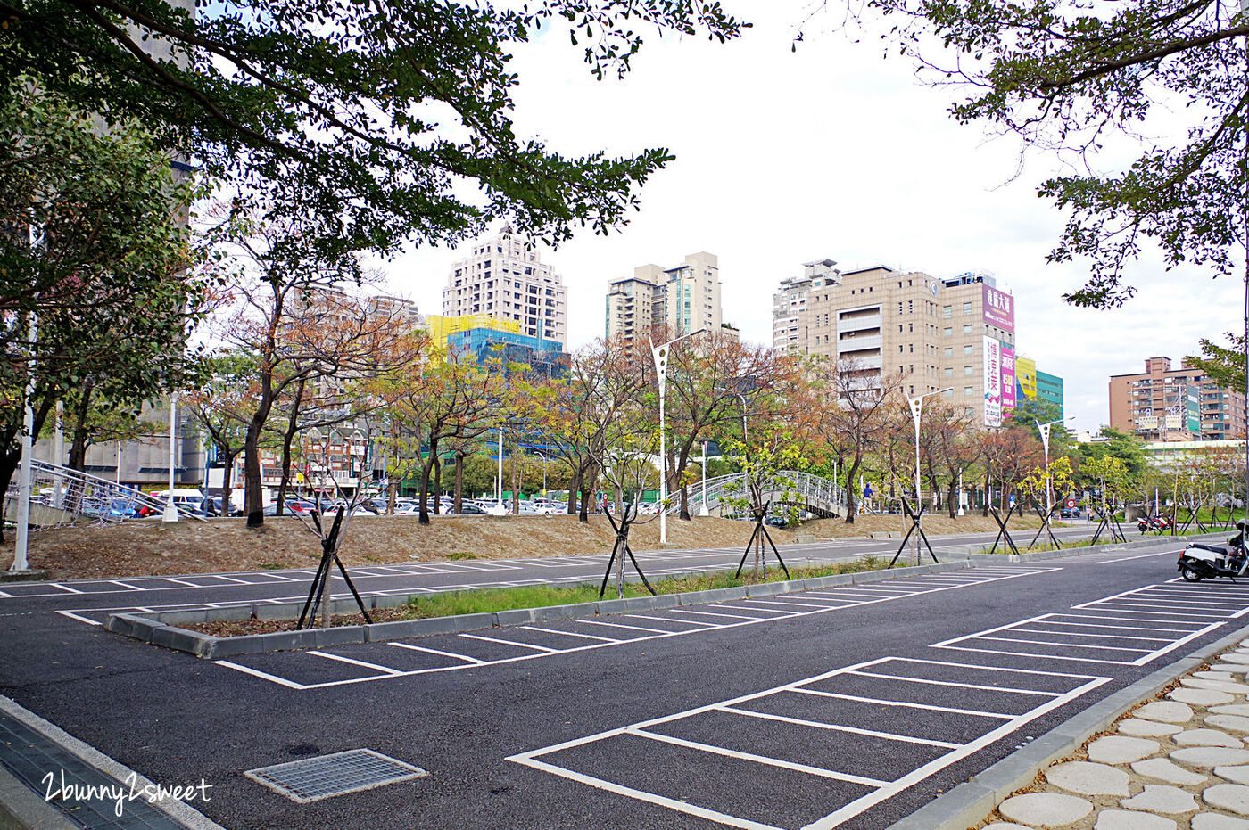 [台中。特色公園] 文心森林公園全新大沙坑木質遊戲區～木珠滑梯、伸縮木樁、搖擺平衡木、超大沙坑&hellip;刺激感官、訓練體能、啟發心智的十二感官遊樂設施特別又好玩!!｜親子景點｜免費景點 @兔兒毛毛姊妹花