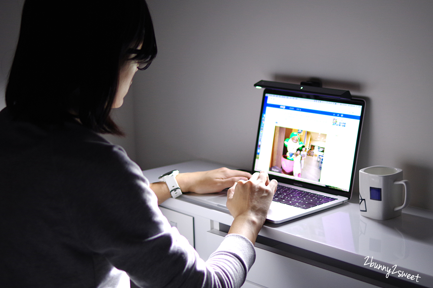 [好物。開箱] BenQ WiT ScreenBar Lite 筆電智能掛燈~輕巧便攜、智慧調整亮度及光線～最聰明的行動檯燈 @兔兒毛毛姊妹花