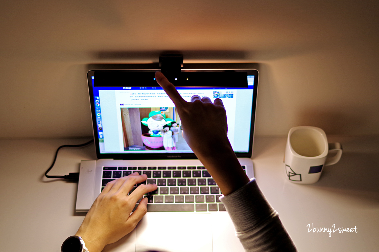 [好物。開箱] BenQ WiT ScreenBar Lite 筆電智能掛燈~輕巧便攜、智慧調整亮度及光線～最聰明的行動檯燈 @兔兒毛毛姊妹花