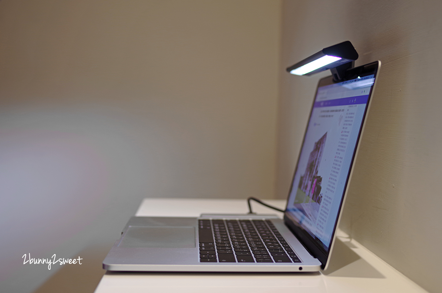 [好物。開箱] BenQ WiT ScreenBar Lite 筆電智能掛燈~輕巧便攜、智慧調整亮度及光線～最聰明的行動檯燈 @兔兒毛毛姊妹花