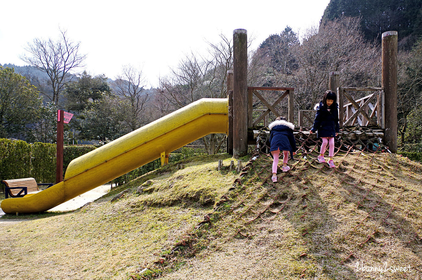 【夜須高原紀念之森】福岡親子景點推薦｜免費恐龍溜滑梯公園、戲水區、森林迷宮免費玩 @兔兒毛毛姊妹花