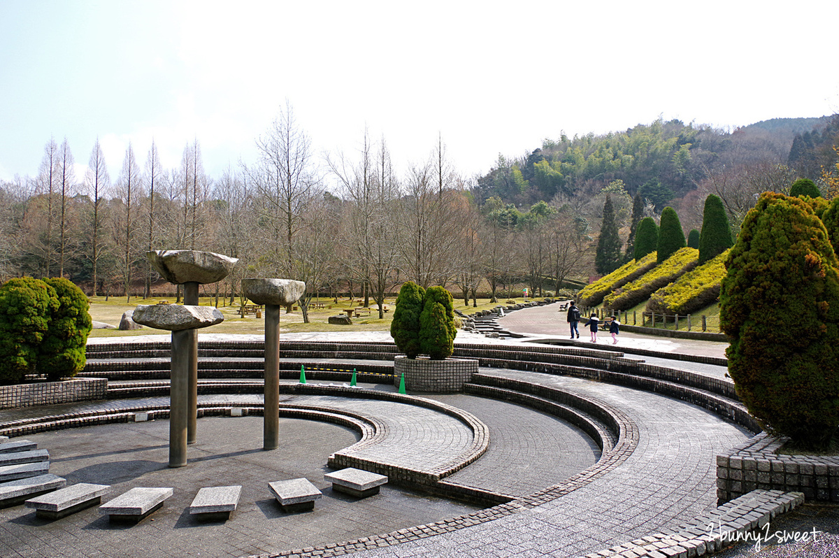 【夜須高原紀念之森】福岡親子景點推薦｜免費恐龍溜滑梯公園、戲水區、森林迷宮免費玩 @兔兒毛毛姊妹花