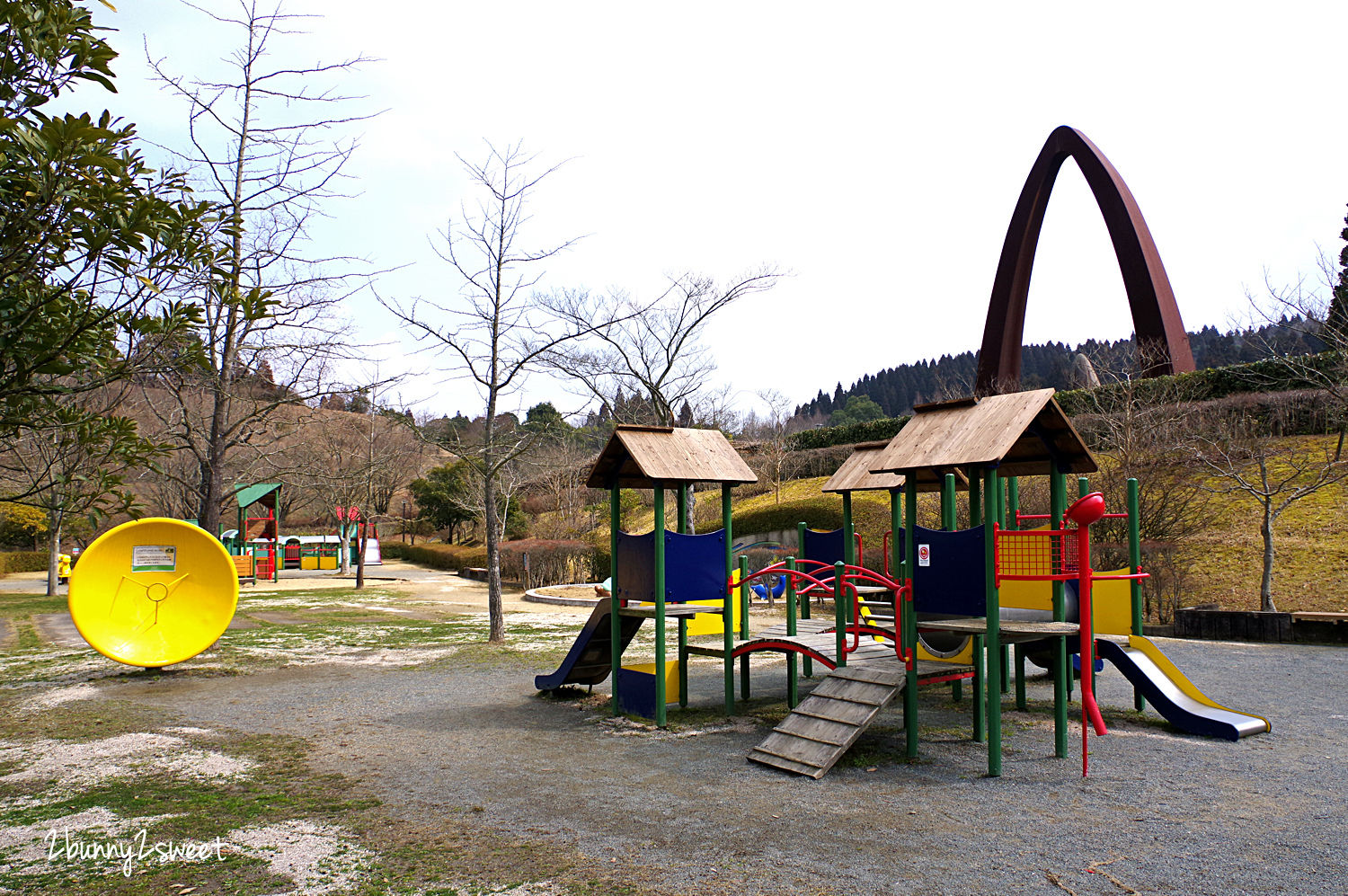 【夜須高原紀念之森】福岡親子景點推薦｜免費恐龍溜滑梯公園、戲水區、森林迷宮免費玩 @兔兒毛毛姊妹花