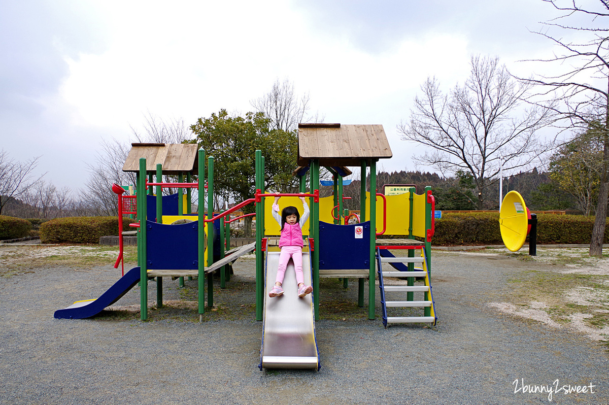 【夜須高原紀念之森】福岡親子景點推薦｜免費恐龍溜滑梯公園、戲水區、森林迷宮免費玩 @兔兒毛毛姊妹花
