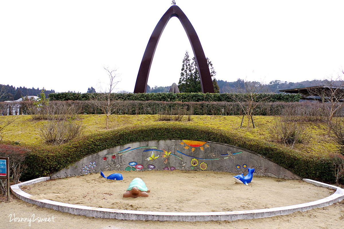 【夜須高原紀念之森】福岡親子景點推薦｜免費恐龍溜滑梯公園、戲水區、森林迷宮免費玩 @兔兒毛毛姊妹花