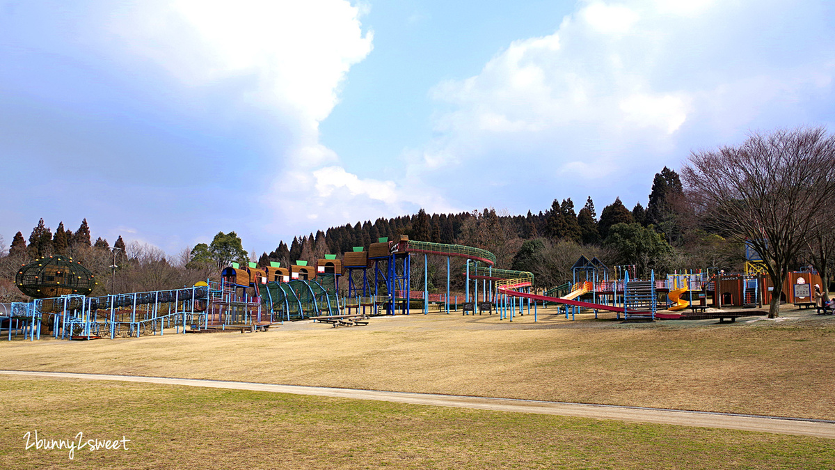 【夜須高原紀念之森】福岡親子景點推薦｜免費恐龍溜滑梯公園、戲水區、森林迷宮免費玩 @兔兒毛毛姊妹花
