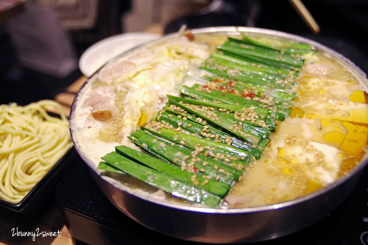 九州美食「博多牛腸鍋大山」福岡必吃鄉土料理內臟鍋/牛雜鍋｜博多もつ鍋 おおやま 天神 @兔兒毛毛姊妹花