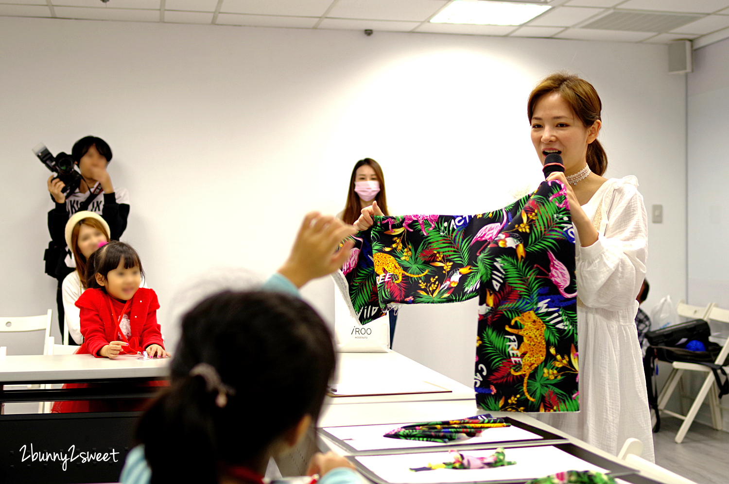 [台北。親子活動] iROO 時尚小小設計師體驗～認識布料、學習設計，親手完成獨一無二的服裝設計模型～讓小女孩完成服裝設計的美夢! @兔兒毛毛姊妹花