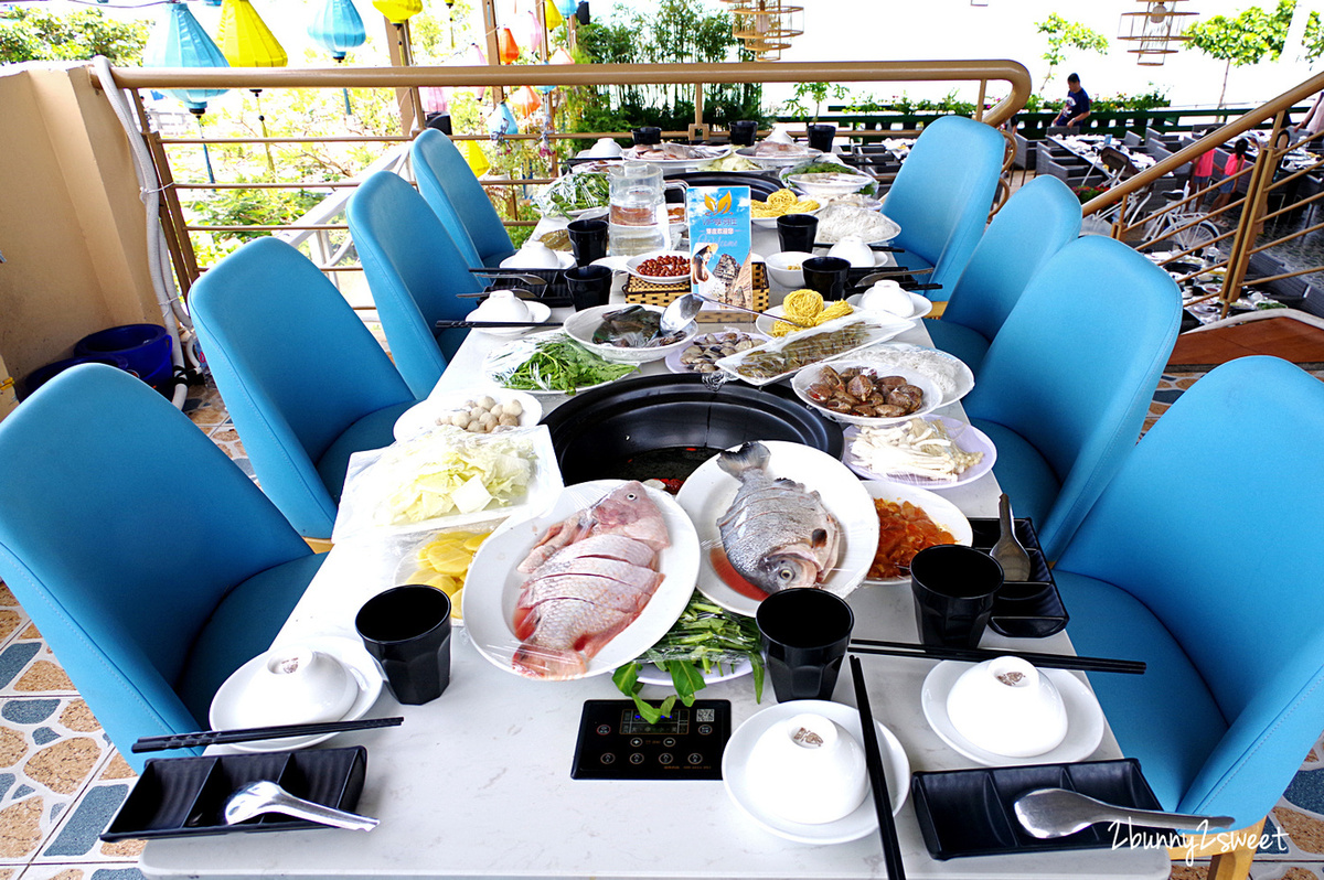 [越南｜芽莊。美食餐廳] 仙庄花園餐廳 Nhà Hàng Ti&ecirc;n Trang Sea Food Restaurant～無敵海景配尚青海鮮蒸汽鍋，鮮蝦、螃蟹、海瓜子、海膽蒸蛋&hellip;好澎湃｜誠旺旅行社 愛越芽莊｜芽莊直航 @兔兒毛毛姊妹花