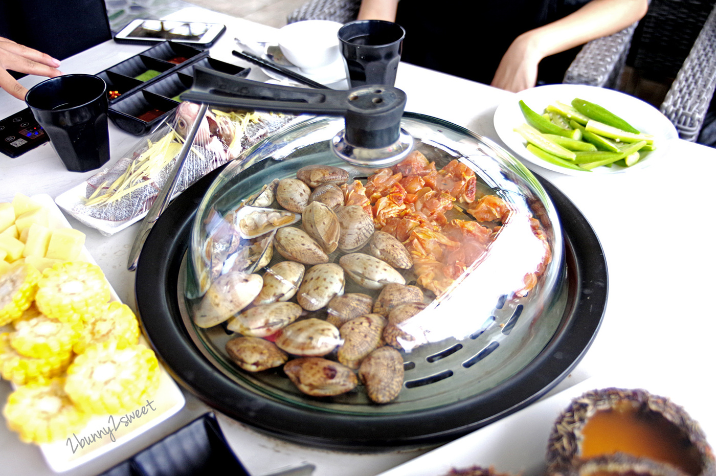 [越南｜芽莊。美食餐廳] 仙庄花園餐廳 Nhà Hàng Ti&ecirc;n Trang Sea Food Restaurant～無敵海景配尚青海鮮蒸汽鍋，鮮蝦、螃蟹、海瓜子、海膽蒸蛋&hellip;好澎湃｜誠旺旅行社 愛越芽莊｜芽莊直航 @兔兒毛毛姊妹花