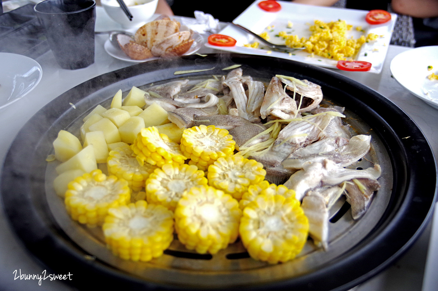[越南｜芽莊。美食餐廳] 仙庄花園餐廳 Nhà Hàng Ti&ecirc;n Trang Sea Food Restaurant～無敵海景配尚青海鮮蒸汽鍋，鮮蝦、螃蟹、海瓜子、海膽蒸蛋&hellip;好澎湃｜誠旺旅行社 愛越芽莊｜芽莊直航 @兔兒毛毛姊妹花
