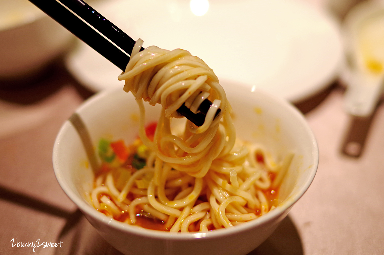 [台北。美食] 北投大地酒店 奇岩１號 川湘料理~麻辣鍋煮櫻桃鴨？稻梗繩綁牛小排？全新菜色『天府冒鴨鍋』、冠軍料理『稻香大地牛』～北投溫泉鄉最色香味俱全的冠軍主廚中餐廳｜捷運新北投站美食 @兔兒毛毛姊妹花
