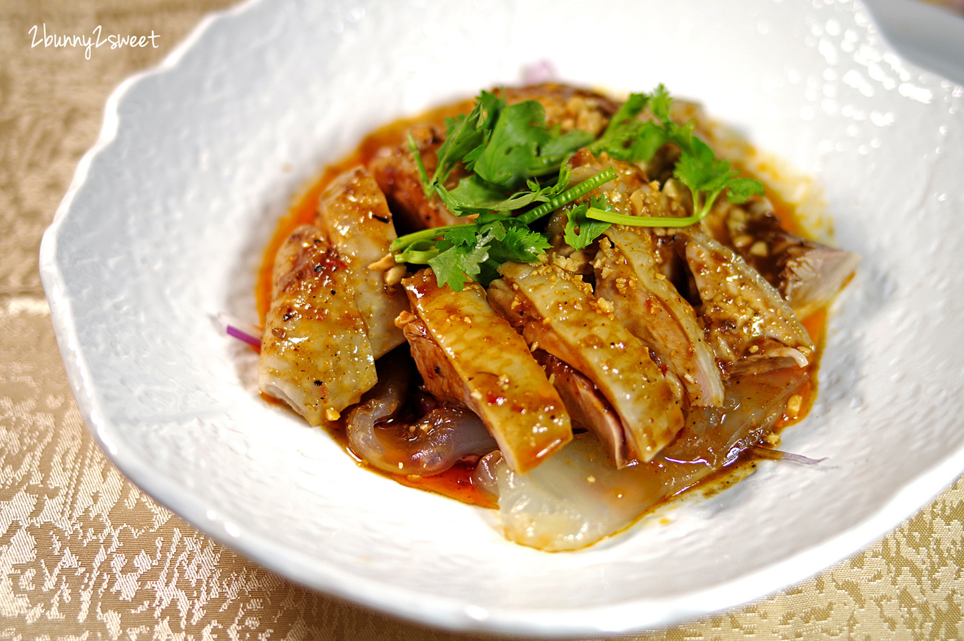 [台北。美食] 北投大地酒店 奇岩１號 川湘料理~麻辣鍋煮櫻桃鴨？稻梗繩綁牛小排？全新菜色『天府冒鴨鍋』、冠軍料理『稻香大地牛』～北投溫泉鄉最色香味俱全的冠軍主廚中餐廳｜捷運新北投站美食 @兔兒毛毛姊妹花