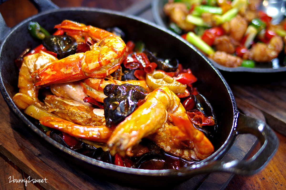 [台北。美食] 紅皇后 川酒。Red Queen Bistro (二訪) ～香麻夠味創意川菜料理 x 復古混搭網美風環境 x 全新干鍋料理新菜色～台北最時尚的川菜料理餐酒館 ｜大安區美食｜通化夜市餐廳 @兔兒毛毛姊妹花