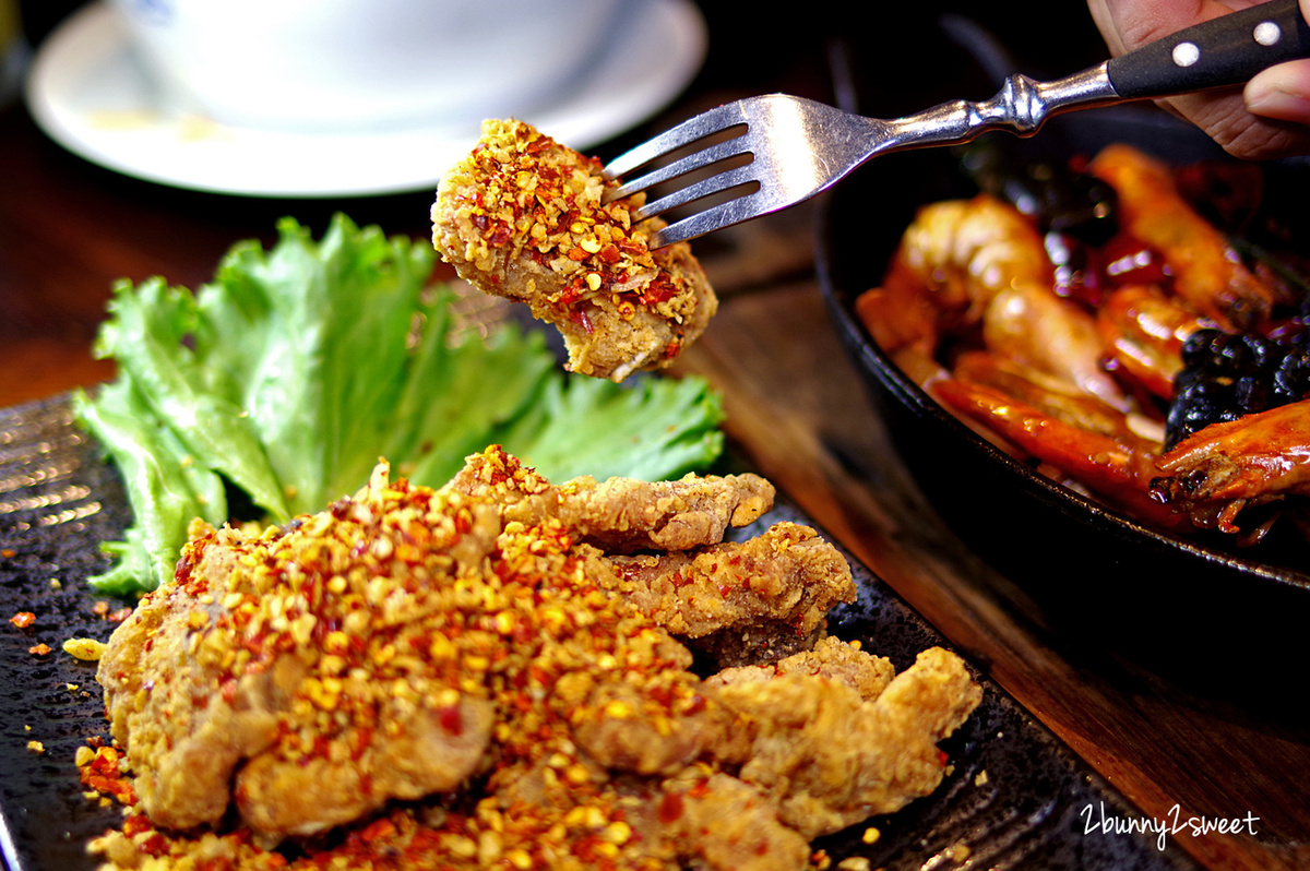 [台北。美食] 紅皇后 川酒。Red Queen Bistro (二訪) ～香麻夠味創意川菜料理 x 復古混搭網美風環境 x 全新干鍋料理新菜色～台北最時尚的川菜料理餐酒館 ｜大安區美食｜通化夜市餐廳 @兔兒毛毛姊妹花