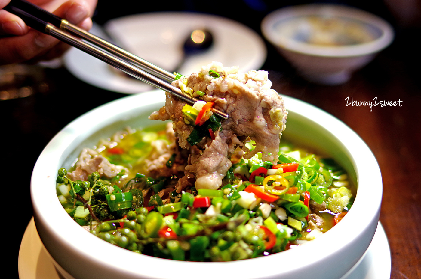 [台北。美食] 紅皇后 川酒。Red Queen Bistro (二訪) ～香麻夠味創意川菜料理 x 復古混搭網美風環境 x 全新干鍋料理新菜色～台北最時尚的川菜料理餐酒館 ｜大安區美食｜通化夜市餐廳 @兔兒毛毛姊妹花