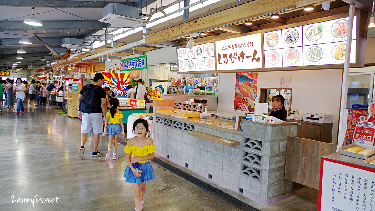 [沖繩｜系滿。美食] 系滿漁市場～新鮮平價、環境乾淨、附設餐區、生熟食都有都有～適合親子用餐的魚市美食區｜沖繩美食｜系滿美食｜海鮮料理 @兔兒毛毛姊妹花