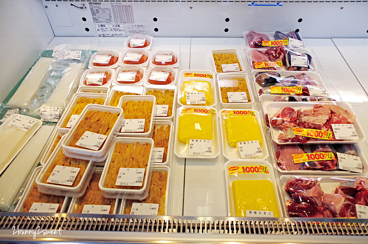[沖繩｜系滿。美食] 系滿漁市場～新鮮平價、環境乾淨、附設餐區、生熟食都有都有～適合親子用餐的魚市美食區｜沖繩美食｜系滿美食｜海鮮料理 @兔兒毛毛姊妹花