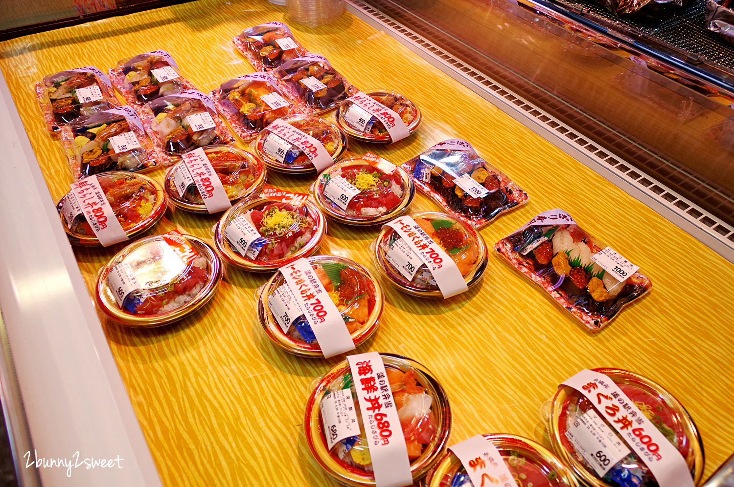 [沖繩｜系滿。美食] 系滿漁市場～新鮮平價、環境乾淨、附設餐區、生熟食都有都有～適合親子用餐的魚市美食區｜沖繩美食｜系滿美食｜海鮮料理 @兔兒毛毛姊妹花