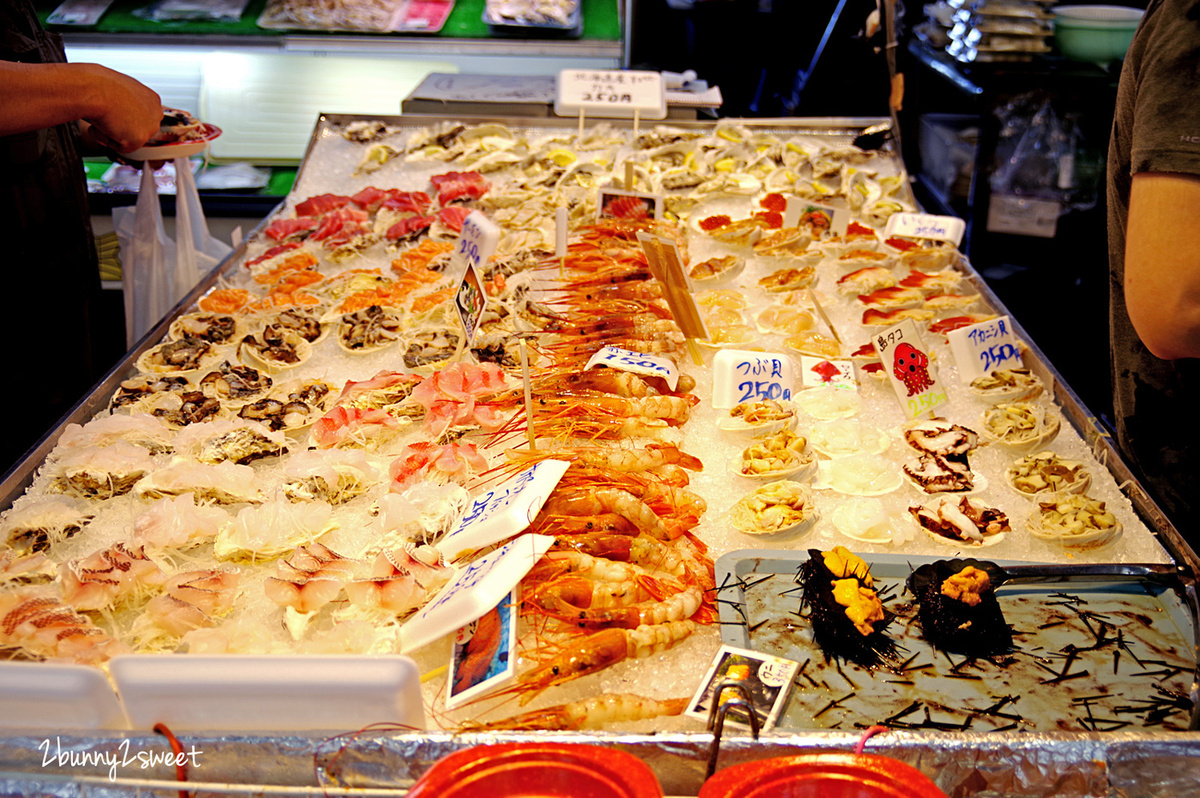 [沖繩｜系滿。美食] 系滿漁市場～新鮮平價、環境乾淨、附設餐區、生熟食都有都有～適合親子用餐的魚市美食區｜沖繩美食｜系滿美食｜海鮮料理 @兔兒毛毛姊妹花