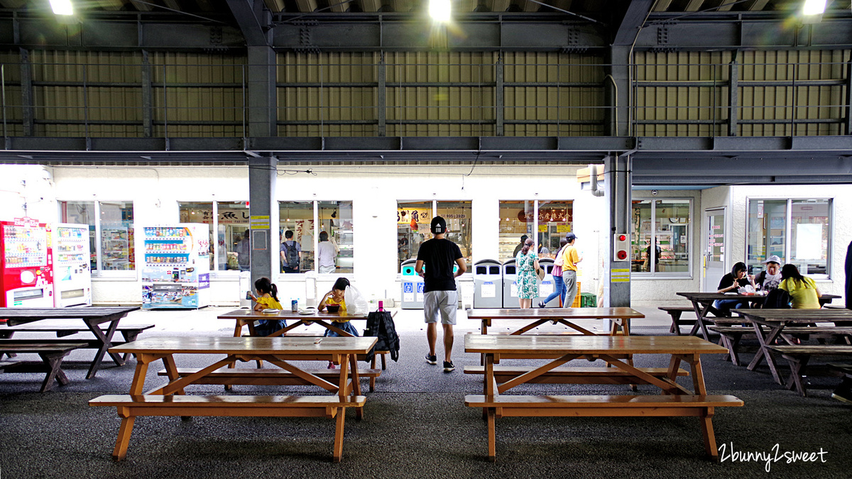 [沖繩｜系滿。美食] 系滿漁市場～新鮮平價、環境乾淨、附設餐區、生熟食都有都有～適合親子用餐的魚市美食區｜沖繩美食｜系滿美食｜海鮮料理 @兔兒毛毛姊妹花
