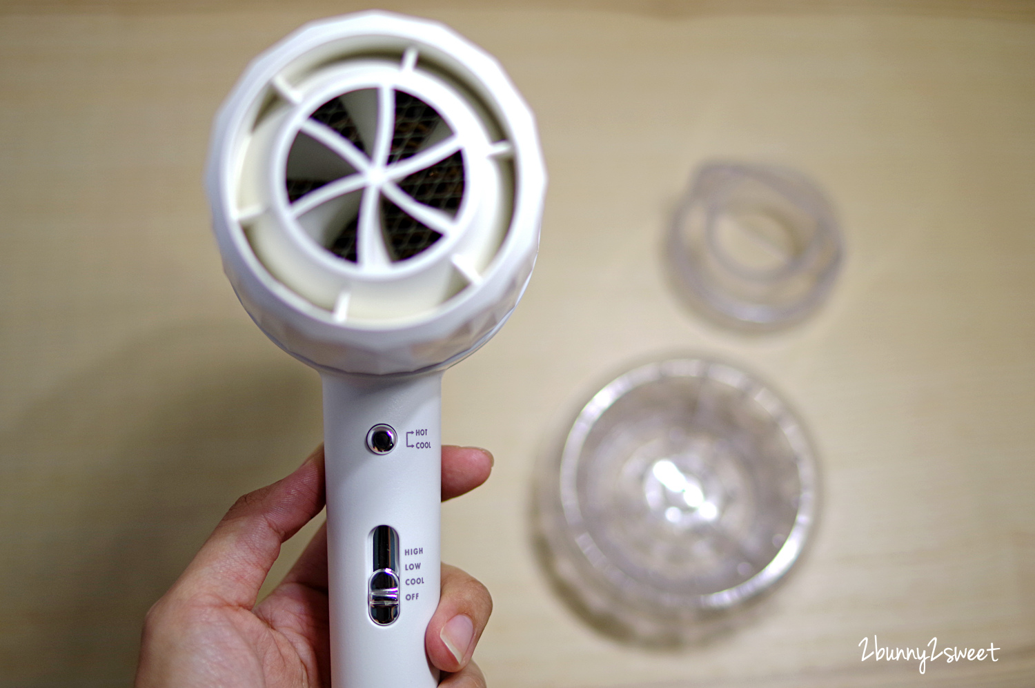[生活家電。開箱] VENSART V0 專利螺旋風護髮吹風機～專利旋風氣流快速乾髮 x 智能恆溫不流汗、不燙傷 x 負離子讓秀髮柔順光亮～好用又漂亮的高質感吹風機 @兔兒毛毛姊妹花