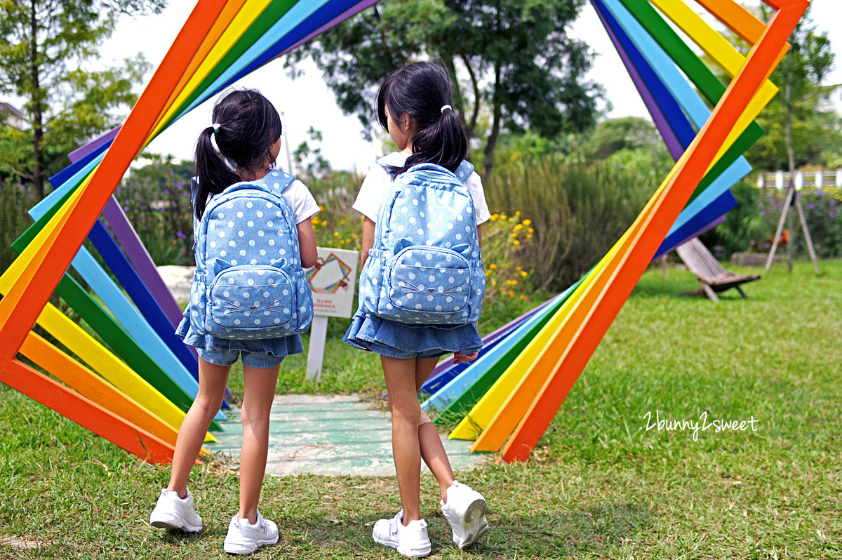 [好物。開箱] Zoila Kids Go 小童後背包～簡約外型、百搭配色又不失可愛，輕量、減壓、好背還有超實用收納口袋～專為 110-140 cm 小童設計的時尚後背包｜小學生書包｜兒童背包推薦 @兔兒毛毛姊妹花