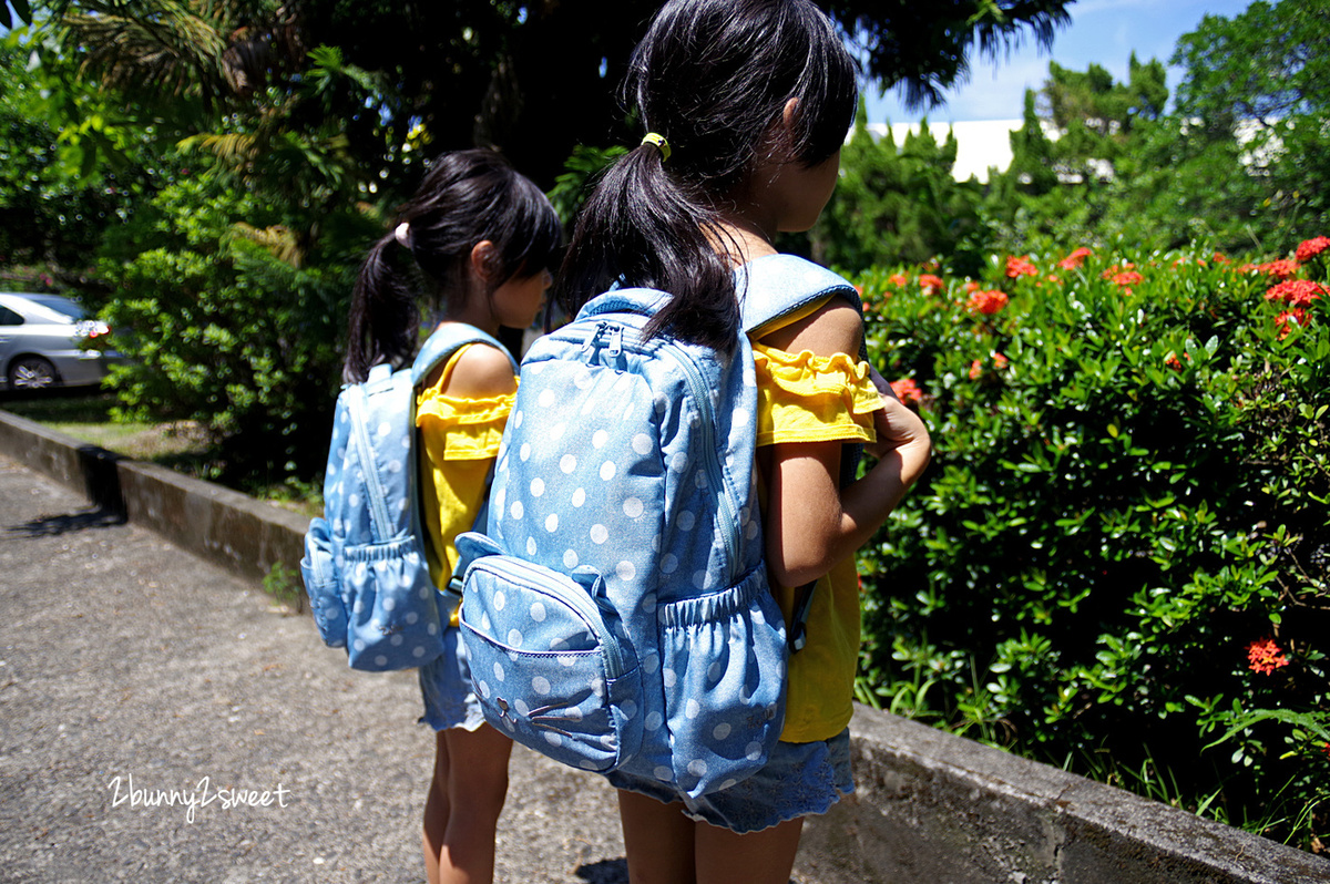 [好物。開箱] Zoila Kids Go 小童後背包～簡約外型、百搭配色又不失可愛，輕量、減壓、好背還有超實用收納口袋～專為 110-140 cm 小童設計的時尚後背包｜小學生書包｜兒童背包推薦 @兔兒毛毛姊妹花