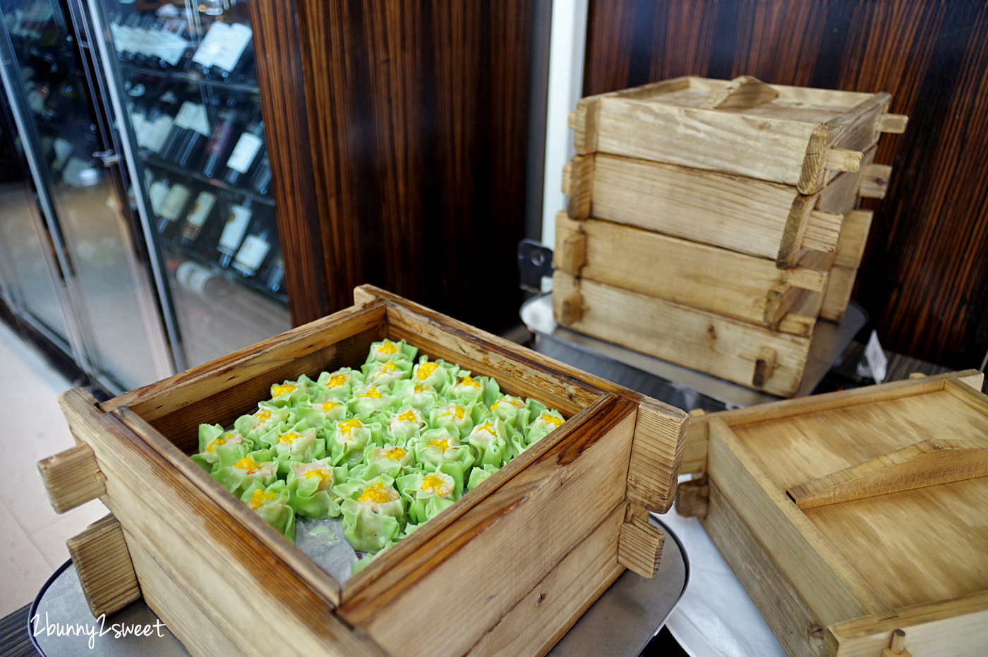 [台中。親子友善飯店] 台中亞緻大飯店 The Landis Taichung (原 Hotel ONE)～擁有絕佳地理位置、中台灣最高飯店景致、豐盛美味餐飲、便利智慧化客房、暖心療癒小物～適合商務人士也適合親子的高質感飯店｜頂餐廳下午茶｜異料理早餐 @兔兒毛毛姊妹花