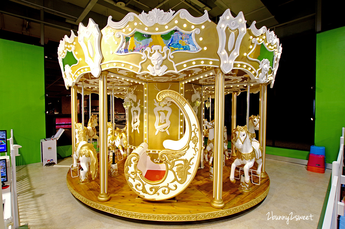 新北室內樂園》美麗新廣場 卡哇依親子堡~彈跳蹦床、木質沙坑、氣墊城堡&hellip;還把旋轉木馬也搬進室內樂園，全日暢玩不限時，附設免費按摩沙發、免費充電休息區｜淡水輕軌一日遊｜室內景點｜雨天景點 @兔兒毛毛姊妹花