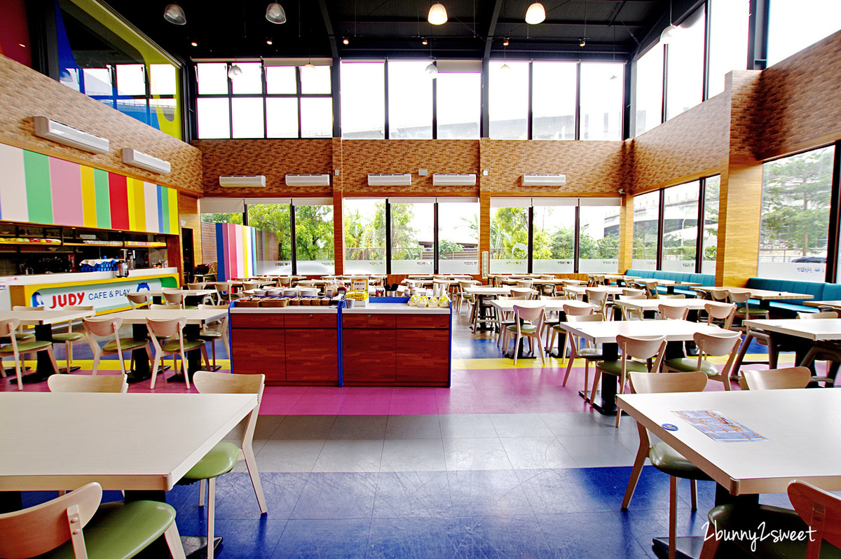[桃園｜蘆竹。親子餐廳] 喬笛親子動動館 JUDY cafe & play～結合大型體能遊戲區、靜態繪本音樂遊戲區、電動車、手作 DIY、家長運動健身區的不限時親子餐廳～北桃園最大親子室內樂園｜室內景點｜雨天景點 @兔兒毛毛姊妹花