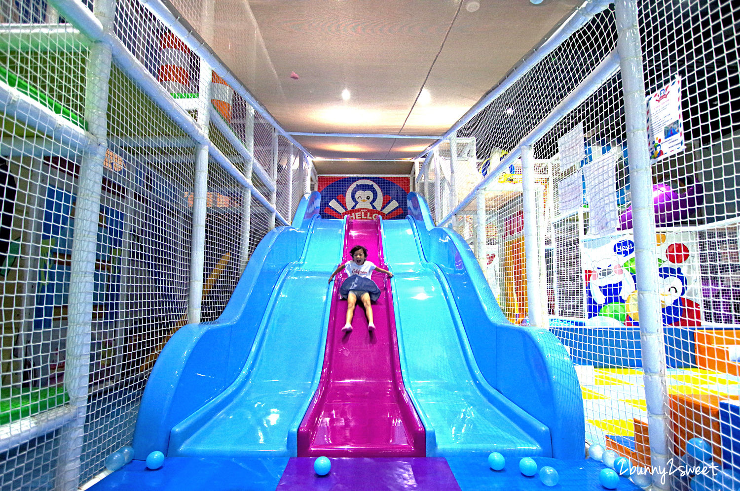 [桃園｜蘆竹。親子餐廳] 喬笛親子動動館 JUDY cafe & play～結合大型體能遊戲區、靜態繪本音樂遊戲區、電動車、手作 DIY、家長運動健身區的不限時親子餐廳～北桃園最大親子室內樂園｜室內景點｜雨天景點 @兔兒毛毛姊妹花