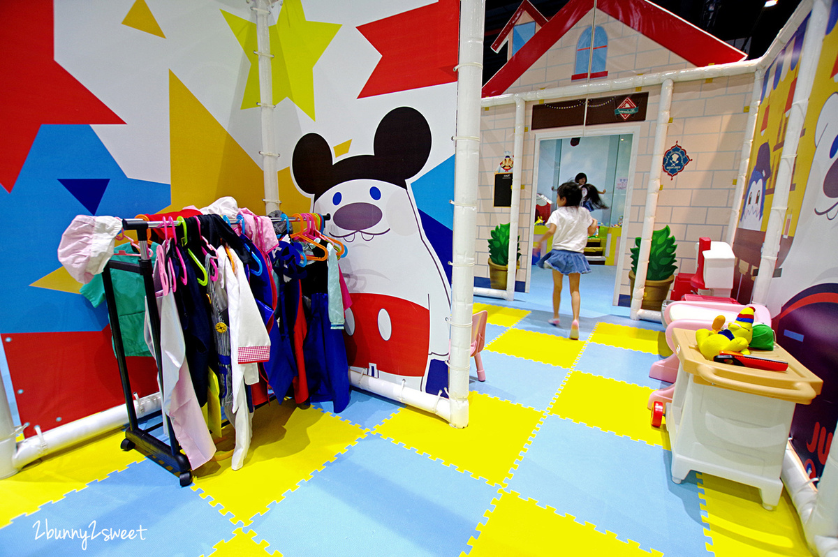 [桃園｜蘆竹。親子餐廳] 喬笛親子動動館 JUDY cafe & play～結合大型體能遊戲區、靜態繪本音樂遊戲區、電動車、手作 DIY、家長運動健身區的不限時親子餐廳～北桃園最大親子室內樂園｜室內景點｜雨天景點 @兔兒毛毛姊妹花