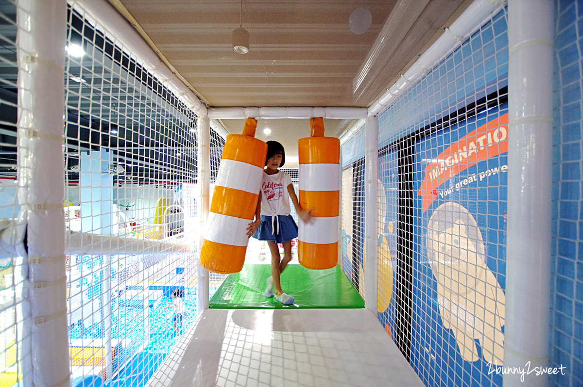 [桃園｜蘆竹。親子餐廳] 喬笛親子動動館 JUDY cafe & play～結合大型體能遊戲區、靜態繪本音樂遊戲區、電動車、手作 DIY、家長運動健身區的不限時親子餐廳～北桃園最大親子室內樂園｜室內景點｜雨天景點 @兔兒毛毛姊妹花