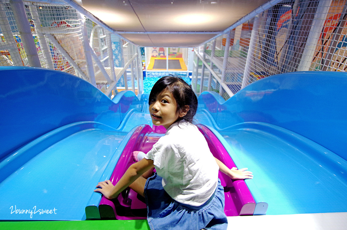[桃園｜蘆竹。親子餐廳] 喬笛親子動動館 JUDY cafe & play～結合大型體能遊戲區、靜態繪本音樂遊戲區、電動車、手作 DIY、家長運動健身區的不限時親子餐廳～北桃園最大親子室內樂園｜室內景點｜雨天景點 @兔兒毛毛姊妹花