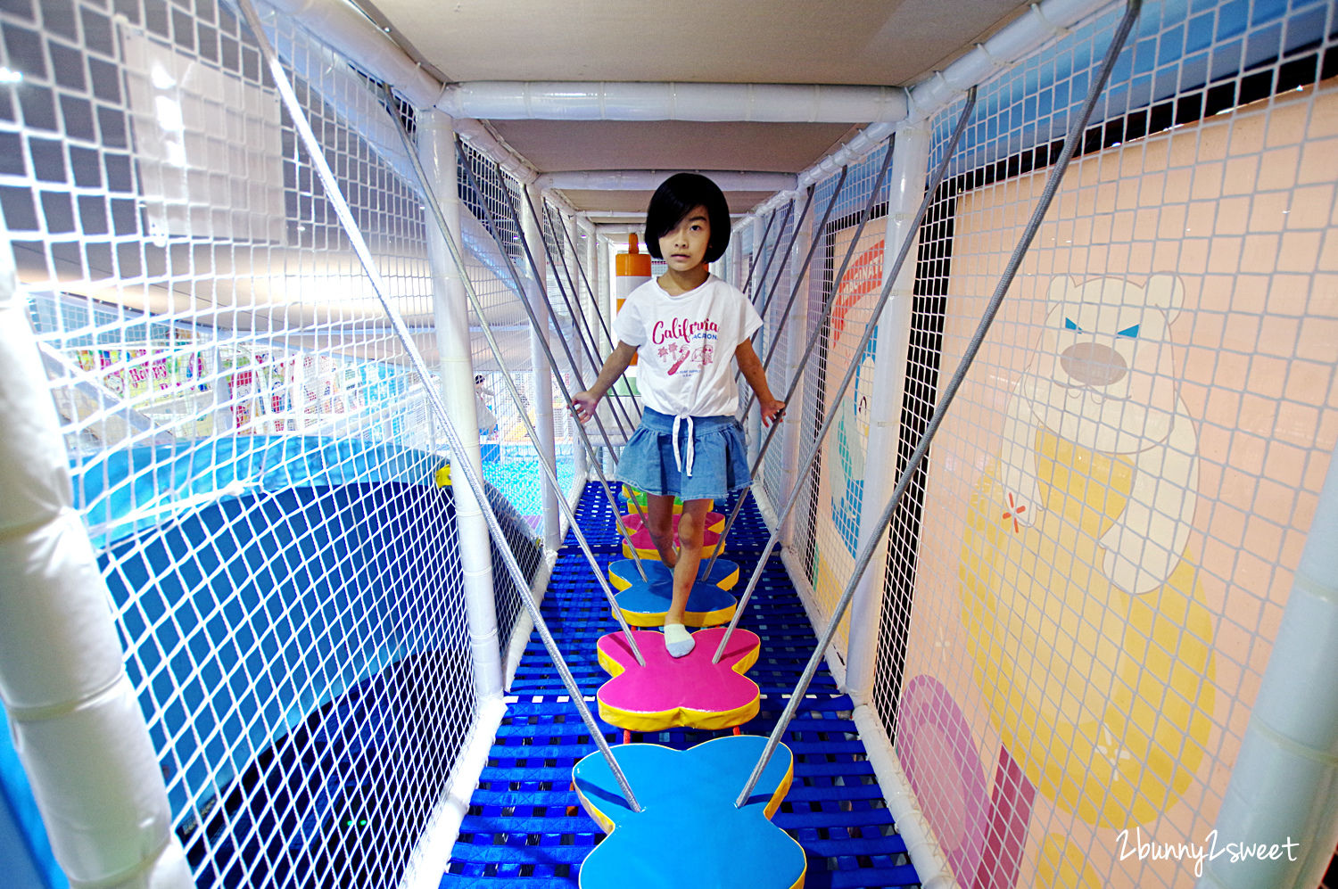 [桃園｜蘆竹。親子餐廳] 喬笛親子動動館 JUDY cafe & play～結合大型體能遊戲區、靜態繪本音樂遊戲區、電動車、手作 DIY、家長運動健身區的不限時親子餐廳～北桃園最大親子室內樂園｜室內景點｜雨天景點 @兔兒毛毛姊妹花