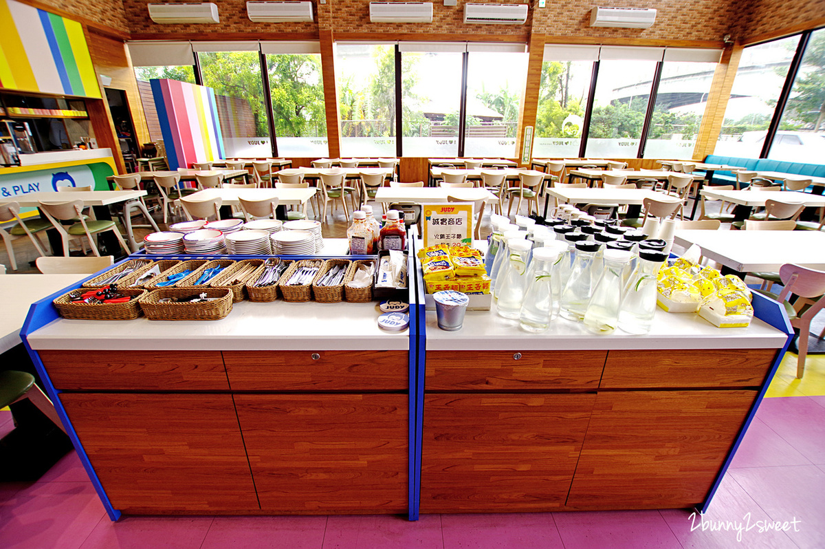 [桃園｜蘆竹。親子餐廳] 喬笛親子動動館 JUDY cafe & play～結合大型體能遊戲區、靜態繪本音樂遊戲區、電動車、手作 DIY、家長運動健身區的不限時親子餐廳～北桃園最大親子室內樂園｜室內景點｜雨天景點 @兔兒毛毛姊妹花