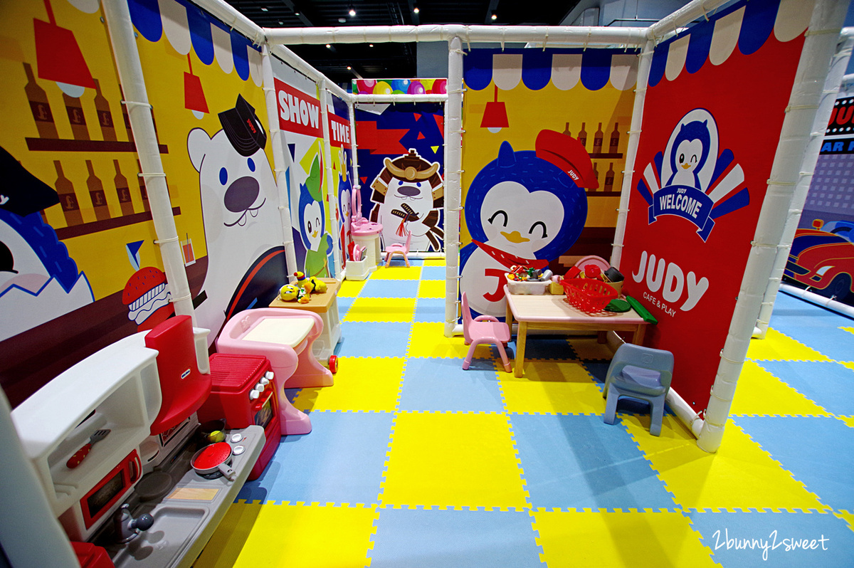 [桃園｜蘆竹。親子餐廳] 喬笛親子動動館 JUDY cafe & play～結合大型體能遊戲區、靜態繪本音樂遊戲區、電動車、手作 DIY、家長運動健身區的不限時親子餐廳～北桃園最大親子室內樂園｜室內景點｜雨天景點 @兔兒毛毛姊妹花