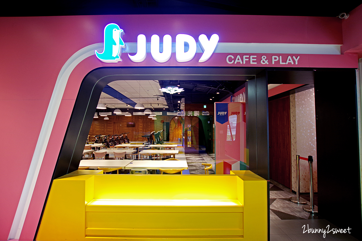 [桃園｜蘆竹。親子餐廳] 喬笛親子動動館 JUDY cafe & play～結合大型體能遊戲區、靜態繪本音樂遊戲區、電動車、手作 DIY、家長運動健身區的不限時親子餐廳～北桃園最大親子室內樂園｜室內景點｜雨天景點 @兔兒毛毛姊妹花