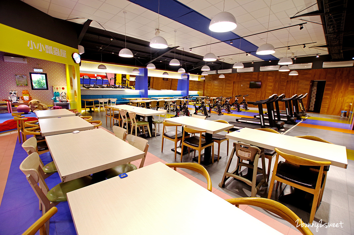 [桃園｜蘆竹。親子餐廳] 喬笛親子動動館 JUDY cafe & play～結合大型體能遊戲區、靜態繪本音樂遊戲區、電動車、手作 DIY、家長運動健身區的不限時親子餐廳～北桃園最大親子室內樂園｜室內景點｜雨天景點 @兔兒毛毛姊妹花