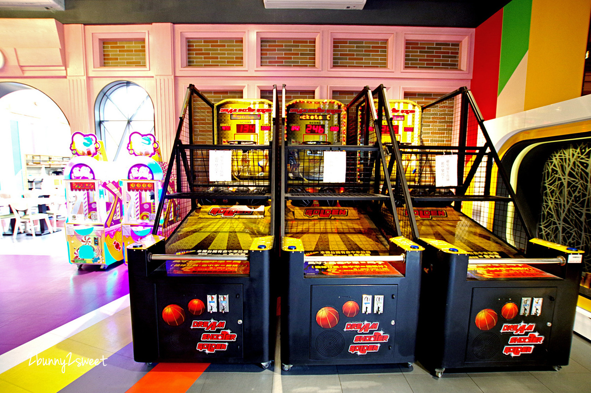[桃園｜蘆竹。親子餐廳] 喬笛親子動動館 JUDY cafe & play～結合大型體能遊戲區、靜態繪本音樂遊戲區、電動車、手作 DIY、家長運動健身區的不限時親子餐廳～北桃園最大親子室內樂園｜室內景點｜雨天景點 @兔兒毛毛姊妹花